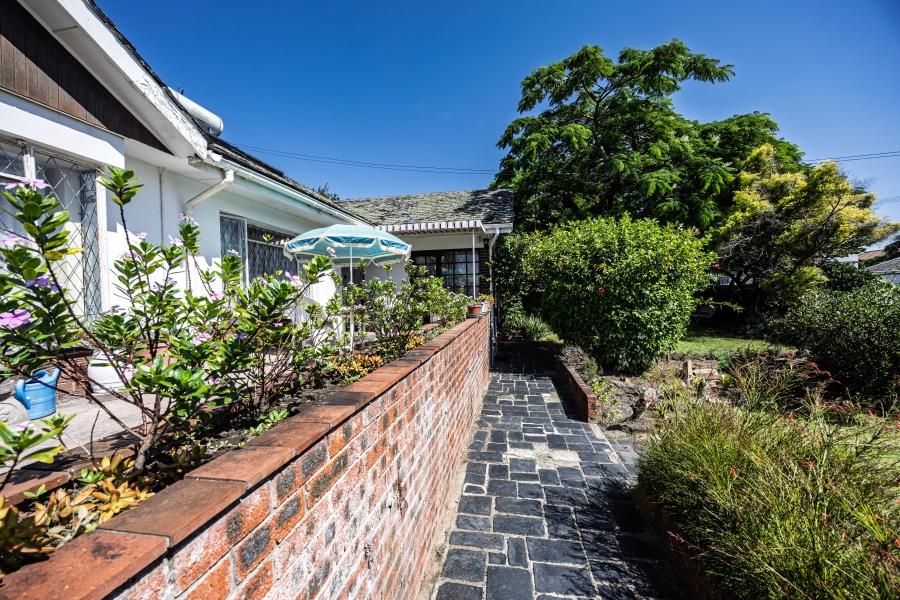 4 Bedroom Property for Sale in Berea Eastern Cape